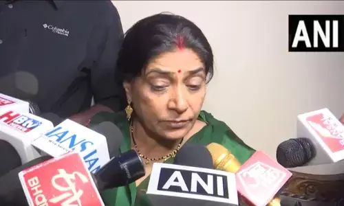 मां के गले लग खूब रोया, बोला- जिसने हत्या की उसे मौत की सजा मिले