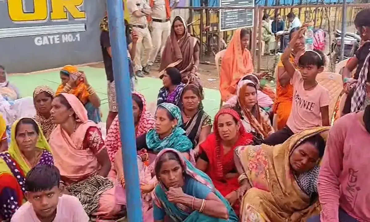 पाइप फैक्ट्री के मजदूर हड़ताल पर : पारिश्रमिक की मांग को लेकर आंदोलन, गेट के सामने दिया धरना पाइप फैक्ट्री के मजदूर हड़ताल पर : पारिश्रमिक की मांग को लेकर आंदोलन, गेट के सामने दिया धरना