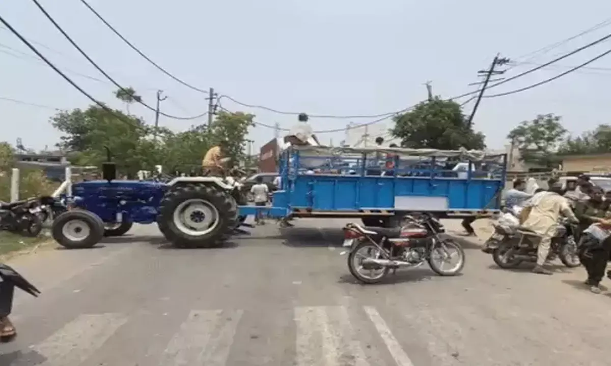 यमुनानगर के जड़ौदा गांव में चार दिन से बिजली नहीं, ग्रामीणों ने किया रोड जाम