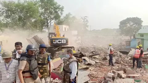 98 मकान ढहाए गए, 45 साल से रह रहे लोग बोले- हमें जबरन हटाया जा रहा