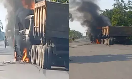 Trailer driver killed and truck driver seriously injured in fire following a truck-trailer collision near Munund village