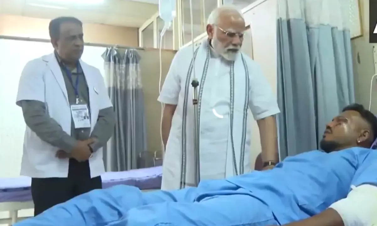 अहमदाबाद विमान हादसा, Ahmedabad plane crash 2025, रमेश विश्वास विमान दुर्घटना, Narendra Modi plane crash