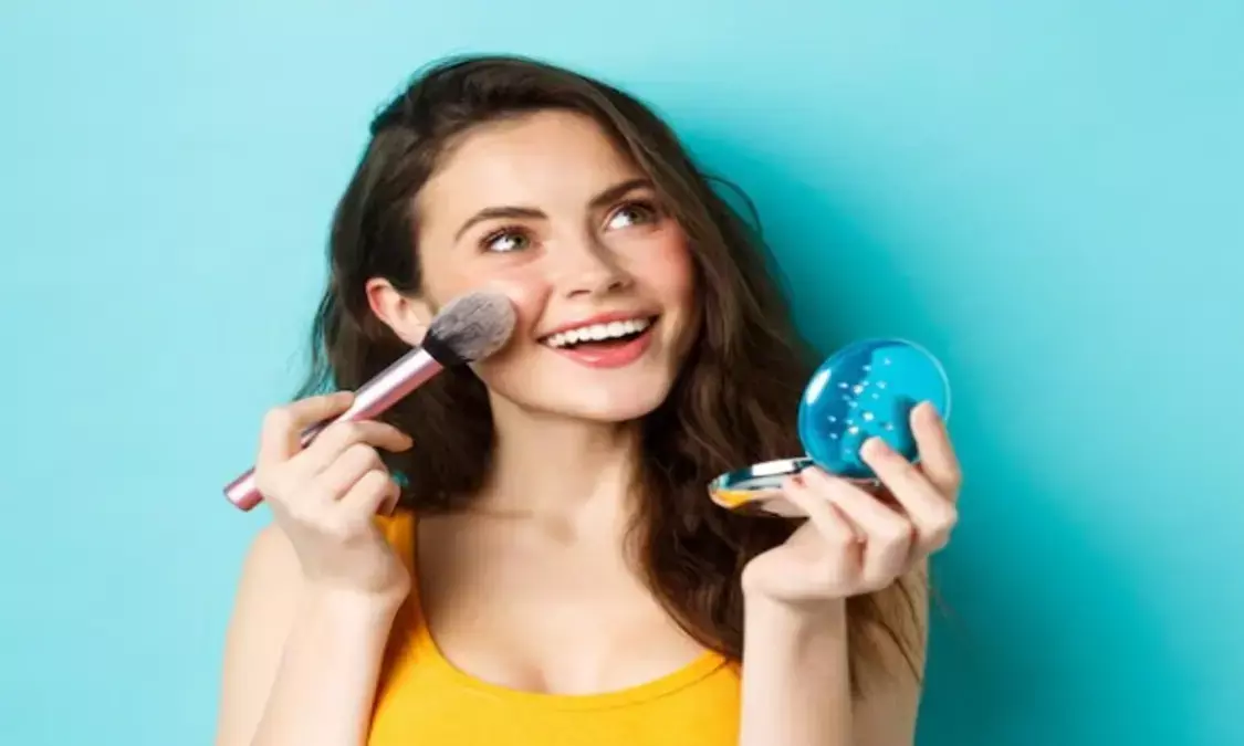 Makeup Tips: कम मेकअप में कैसे दिखें खूबसूरत, बस इन चीजों का करें इस्तेमाल