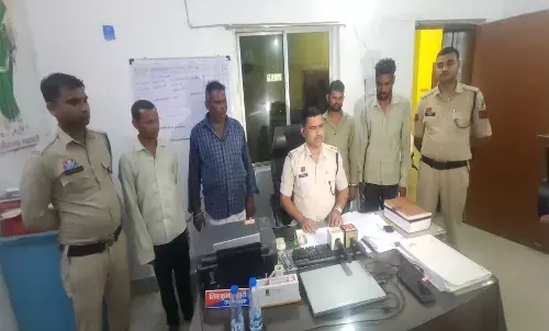 गौतस्कर गिरफ्तार : बूचड़खाने ले जाने के लिए खुले में एकत्र कर रखे थे 37 मवेशी, 3 बाइक के साथ 4 तस्कर पकड़े गए
