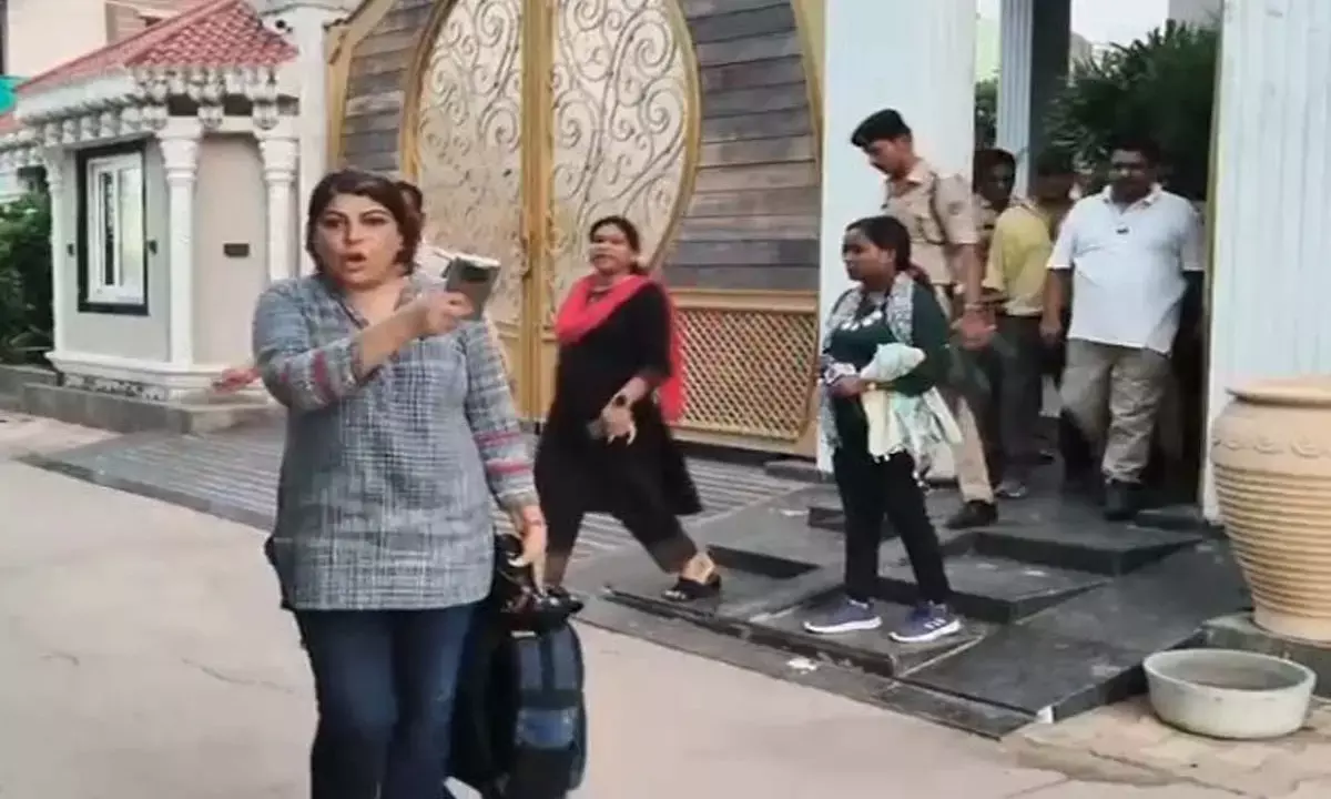 वीरेंद्र तोमर की पत्नी और दो अन्य सहयोगियों को पुलिस ने भेजा जेल