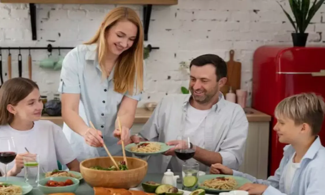 Health Tips: क्या रात का खाना जल्दी खाने से घटता है वजन? जानिए क्या है सच्चाई