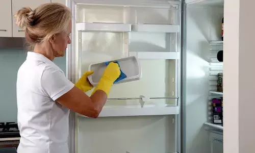 how to clean fridge