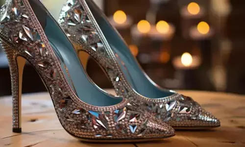 Fancy Footwear for Women: साड़ी या लहंगे पर इन फुटवियर को करें ट्राईं, लुक बन जाएगा खास