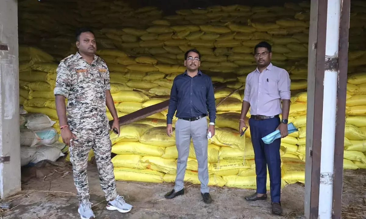 Farasgaon illegal fertilizer storage raid urea -3 trucks seized