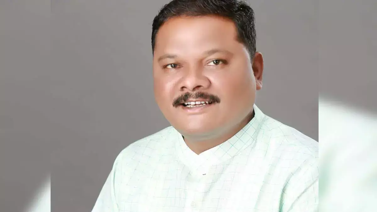 Durgesh Roy submitted memorandum to Collector Devesh Kumar