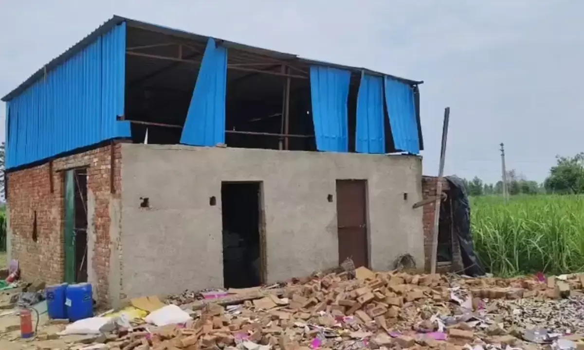 अमरोहा पटाखा फैक्ट्री धमाका, अवैध पटाखा फैक्ट्री हादसा, Amroha firecracker factory blast