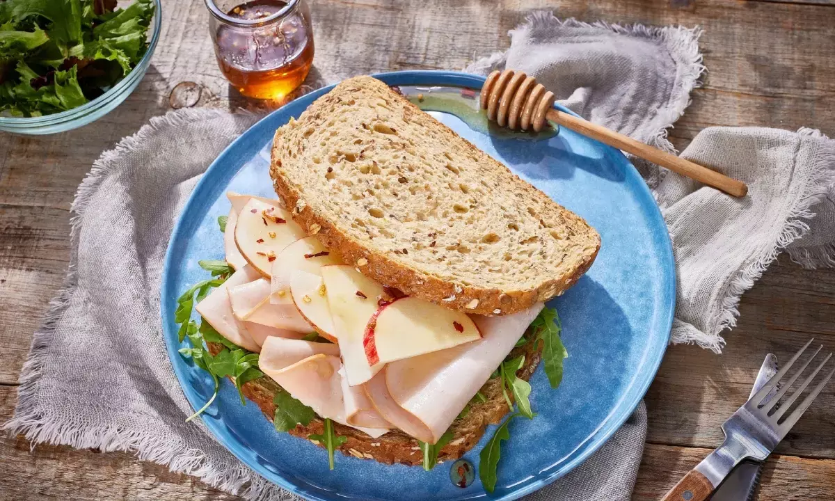 ब्रेकफास्ट के लिए परफेक्ट है मल्टीग्रेन ब्रेड सैंडविच, इस विधि से करें मिनटों में तैयार