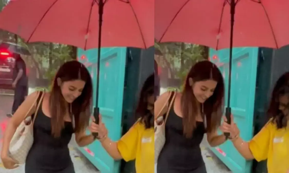 Wamiqa Gabbi: ऑल-ब्लैक लुक में बारिश का मजा लेती एक्ट्रेस वामिका गब्बी, छतरी लेकर कहां चली?
