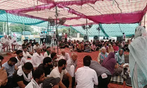 350 में से केवल 50 ने ही दी परीक्षा, प्रोफेसरों पर आरोप-पेपर दिलवाने को दे रहे धमकी