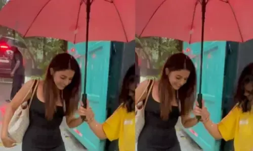 Wamiqa Gabbi: ऑल-ब्लैक लुक में बारिश का मजा लेती एक्ट्रेस वामिका गब्बी, छतरी लेकर कहां चली?