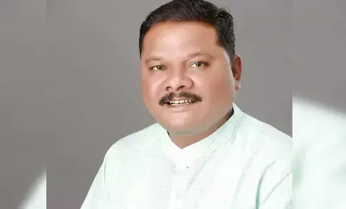 Durgesh Roy submitted memorandum to Collector Devesh Kumar