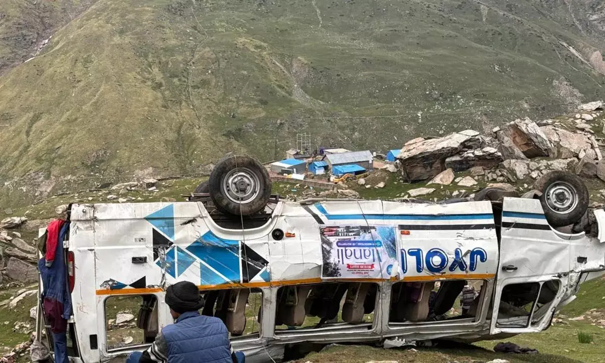 हिमाचल में हरियाणा के 2 टूरिस्ट की मौत, 22 घायल, 9 लोगों की हालत गंभीर