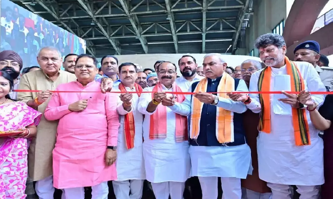 National Co-Organization General Secretary Shiv Prakash cutting the ribbon