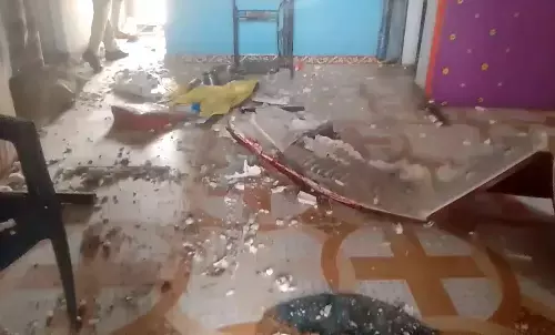 बम की तरह फटा फ्रिज : किसान ने दरवाजा खोला और हो गया हादसा, दोनो पैर उड़े, गई जान