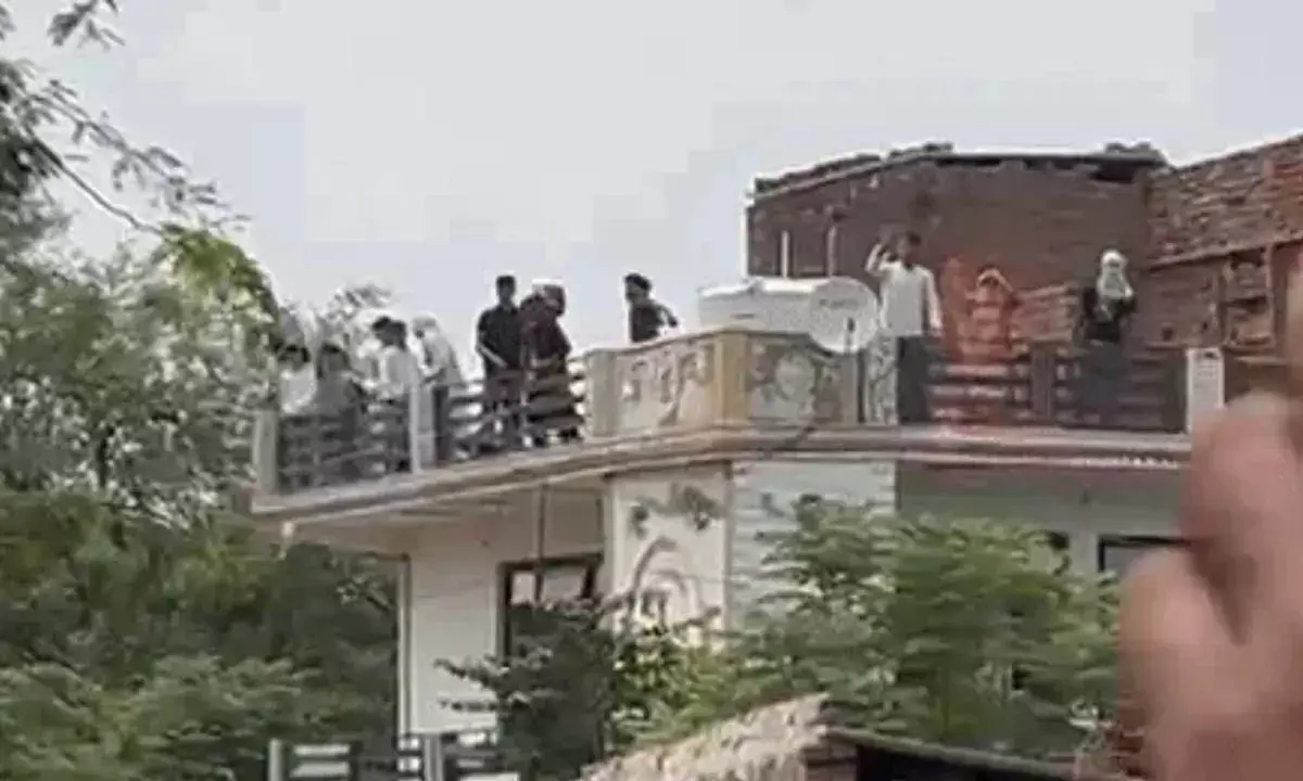 जश्न के दौरान पूर्व मंत्री की बग्गी पर पथराव, दो लोग हिरासत में