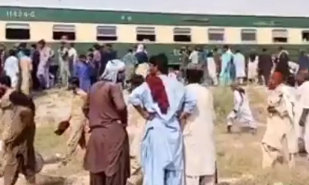 Pakistan train blast