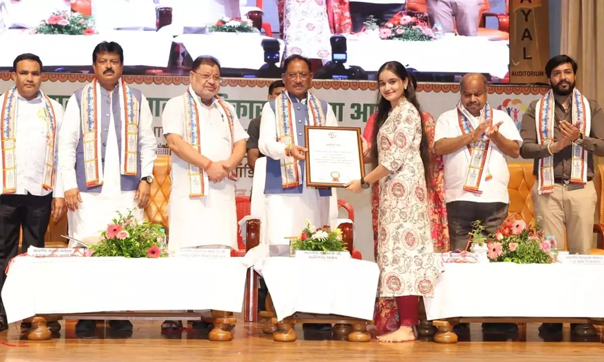 Bharatnatyam dancer Aadya Pandey honored CM Vishnu deo Sai