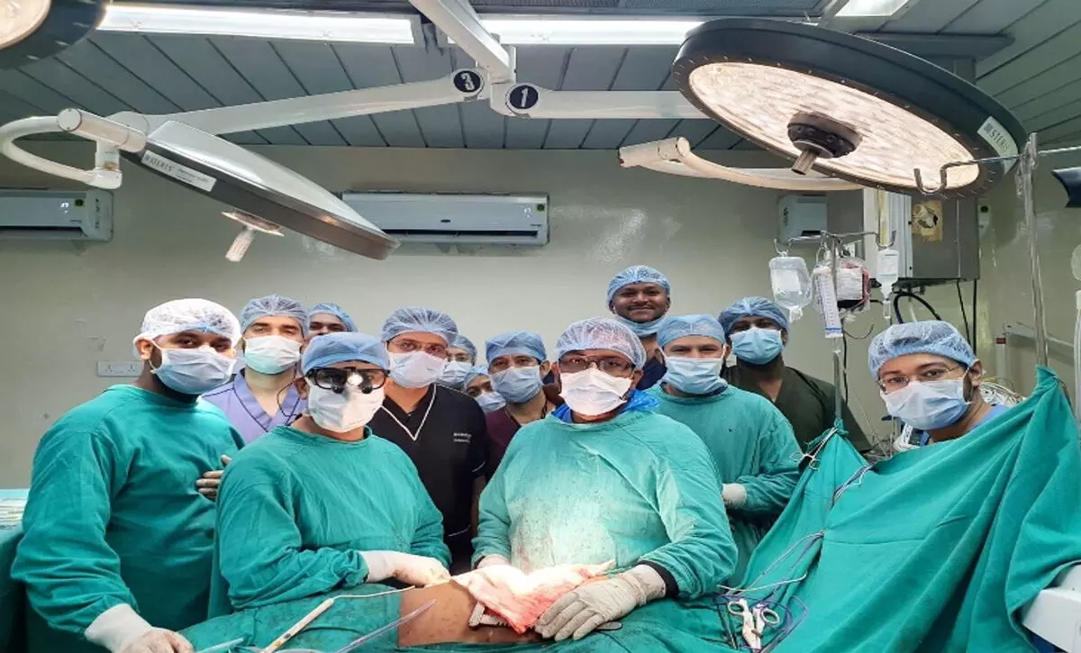 आंबेडकर अस्पताल का कमाल, दुर्लभ बेनाइन ट्यूमर की सर्जरी, दुनियाभर में इसके सिर्फ 200 केस आंबेडकर अस्पताल का कमाल, दुर्लभ बेनाइन ट्यूमर की सर्जरी, दुनियाभर में इसके सिर्फ 200 केस