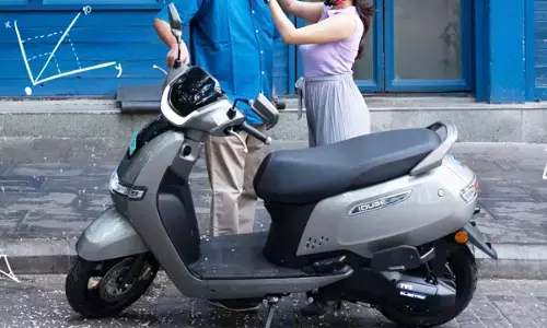 ओला और बजाज के सामने सालभर के अंदर 3 लाख घरों तक पहुंचा ये मॉडल, बिक्री में पड़ा सभी पर भारी