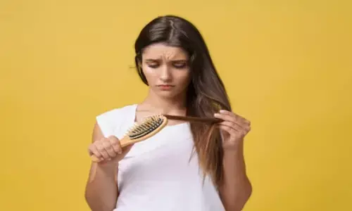 Hair Care Tips: झड़ते बाल तुरंत रुक जाएंगे, इन घरेलू नुस्खों को आजमा कर देखें