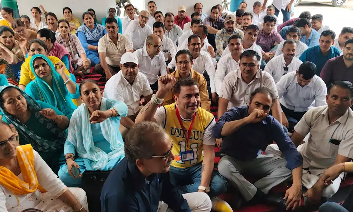 फरलो रोकने के लिए लागू किया जियो फेंसिंग अटेंडेंस सिस्टम, सरकारी डॉक्टर विरोध में उतरे