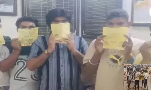 हरियाणा के युवकों ने हर की पौड़ी पर हुक्का पीया, पुलिस ने चालान कर वीडियो शेयर किया