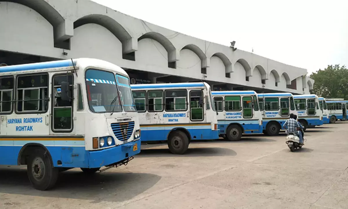 राज्य स्तरीय कार्यक्रम के लिए कुरुक्षेत्र भेजी गईं 17 डिपो से 1285 बसें, यात्रियों को भारी असुविधा