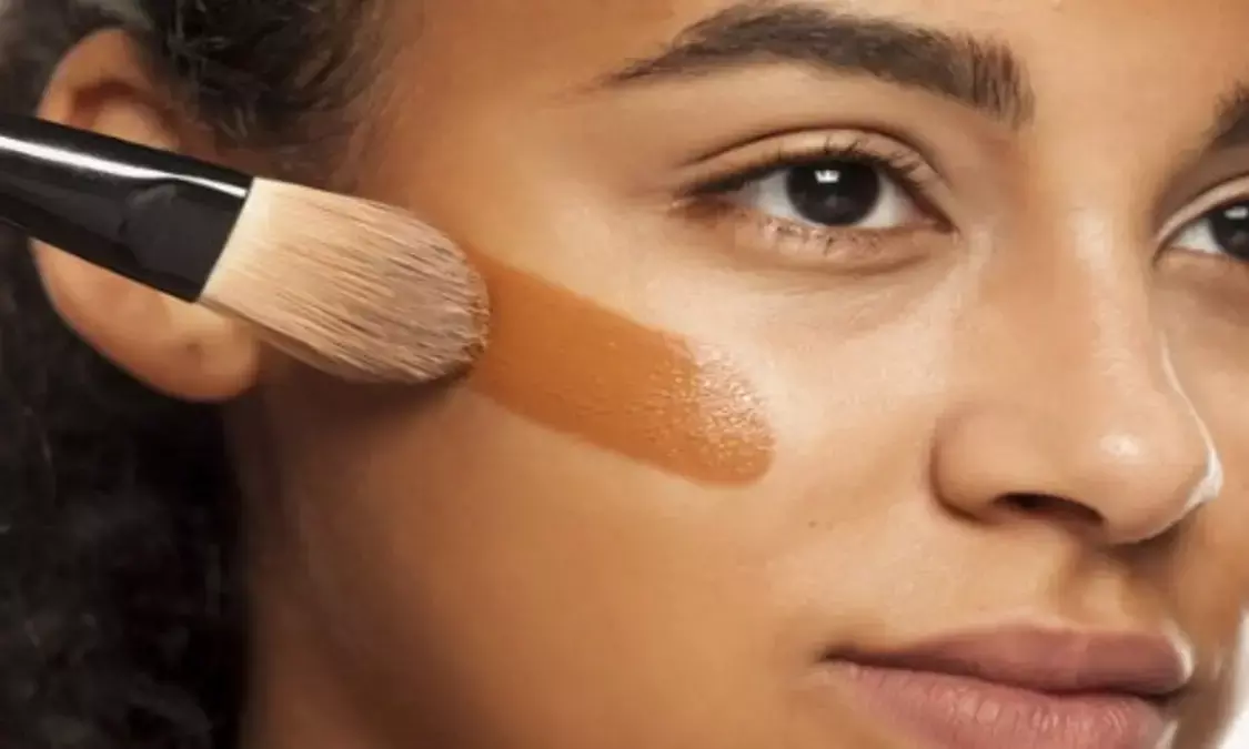 Makeup Tips: फाउंडेशन इस्तेमाल करने का सही तरीका, कहीं आप भी तो नहीं कर रहीं ये गलती