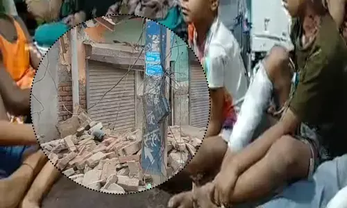 मकान का छज्जा गिरने से 9 लोग मलबे में धंसे, 6 बच्चों समेत दो महिलाएं और एक पुरुष घायल