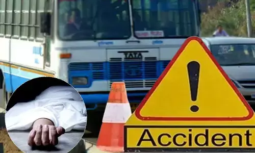 दिल्ली पुलिस के हेड कॉन्स्टेबल की मौत, बच्चे समेत 10 सवारी घायल