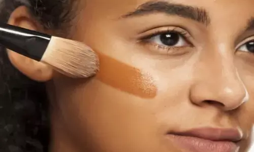 Makeup Tips: फाउंडेशन इस्तेमाल करने का सही तरीका, कहीं आप भी तो नहीं कर रहीं ये गलती