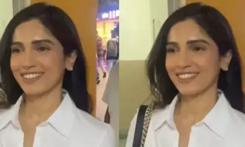 एयरपोर्ट पर दिखा एक्ट्रेस Bhumi Pednekar का कैजुअल लुक, सफेद शर्ट और नीली जींस में लगीं बेहद खूबसूरत एयरपोर्ट पर दिखा एक्ट्रेस Bhumi Pednekar का कैजुअल लुक, सफेद शर्ट और नीली जींस में लगीं बेहद खूबसूरत