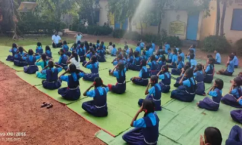 kids doing yoga asanas