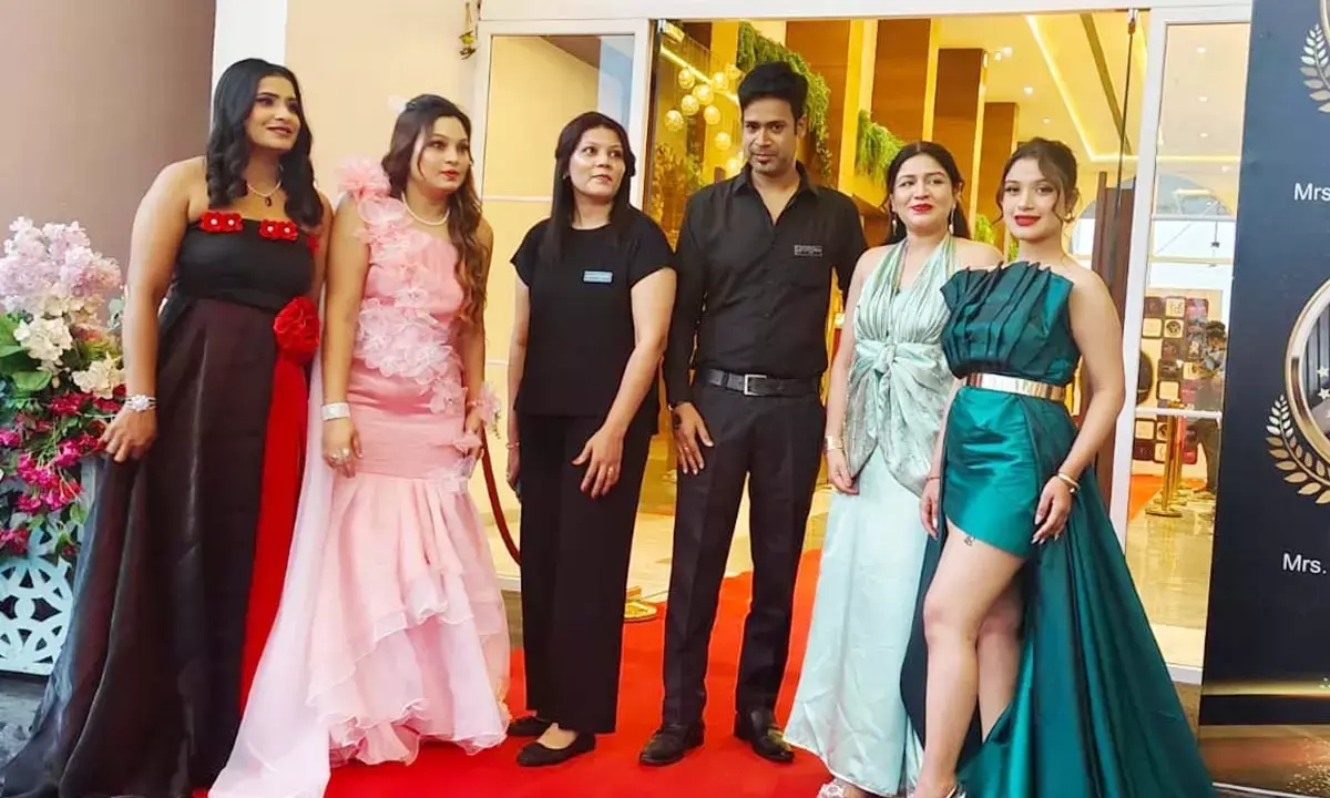 Ramp Walk Bollywood Actress Amrita Prakash