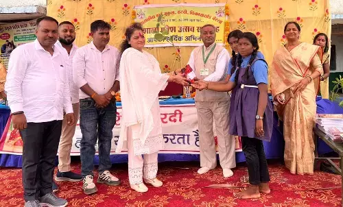 Bemetara School entrance Children