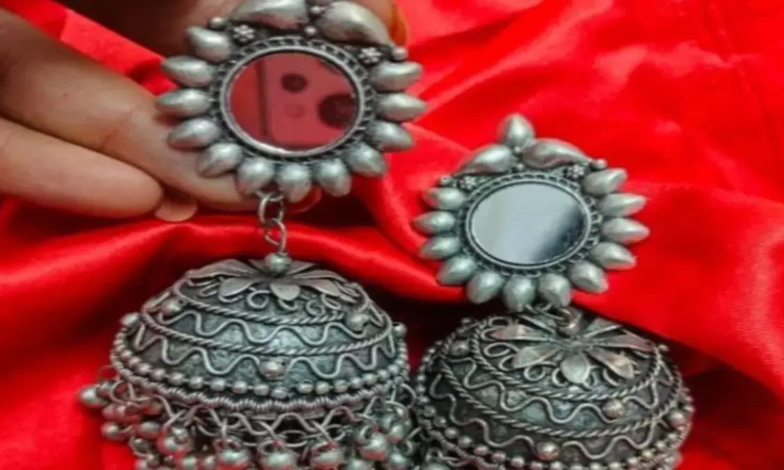 Oxidised Earrings: ट्रेडिशनल ड्रेस के साथ पहने ऑक्सीडाइज्ड इयररिंग्स, पूरा लुक खूबसूरत लगेगा