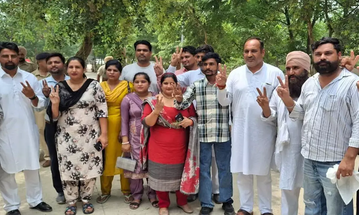 जाखल ब्लाक समिति में दो मेम्बर पलटे तो वोट पड़े बराबर, पर्ची से पुराने प्रधान व उपप्रधान को दोबारा मिली कुर्सी