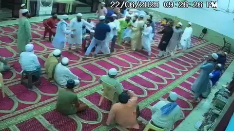 Korba Ruckus in Jama Masjid Dispute people beat up person