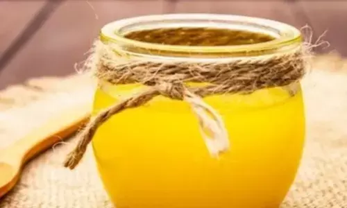 सोने से पहले बस एक चम्मच घी और गुनगुना पानी, सेहत को मिलते हैं कमाल के फायदे सोने से पहले बस एक चम्मच घी और गुनगुना पानी, सेहत को मिलते हैं कमाल के फायदे