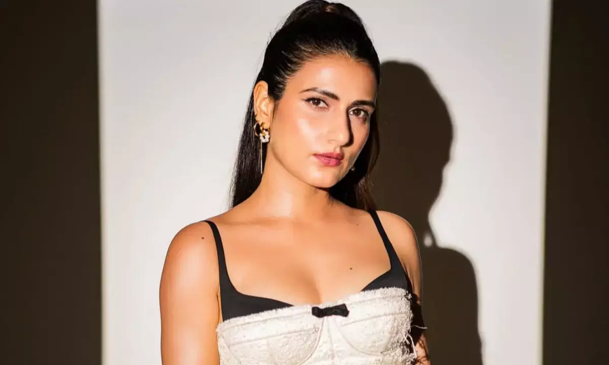 फ्लाइट में पड़ा दौरा, शूटिंग कैंसिल; फातिमा ने सुनाया अनसुना किस्सा, बोली- मैं घबरा गई थी... फ्लाइट में पड़ा दौरा, शूटिंग कैंसिल; फातिमा ने सुनाया अनसुना किस्सा, बोली- मैं घबरा गई थी...