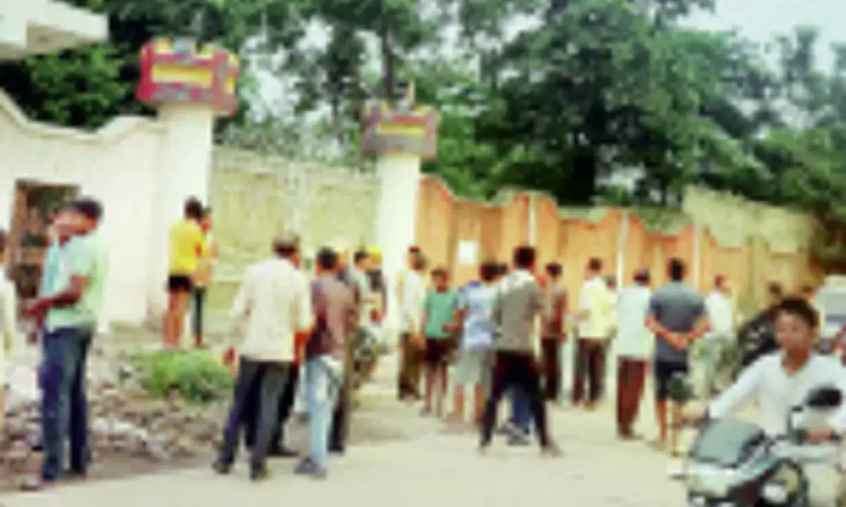 सक्ती राजमहल बना अखाड़ा : बड़ी रानी और राजा धर्मेंद्र के समर्थक आपस में भिड़े