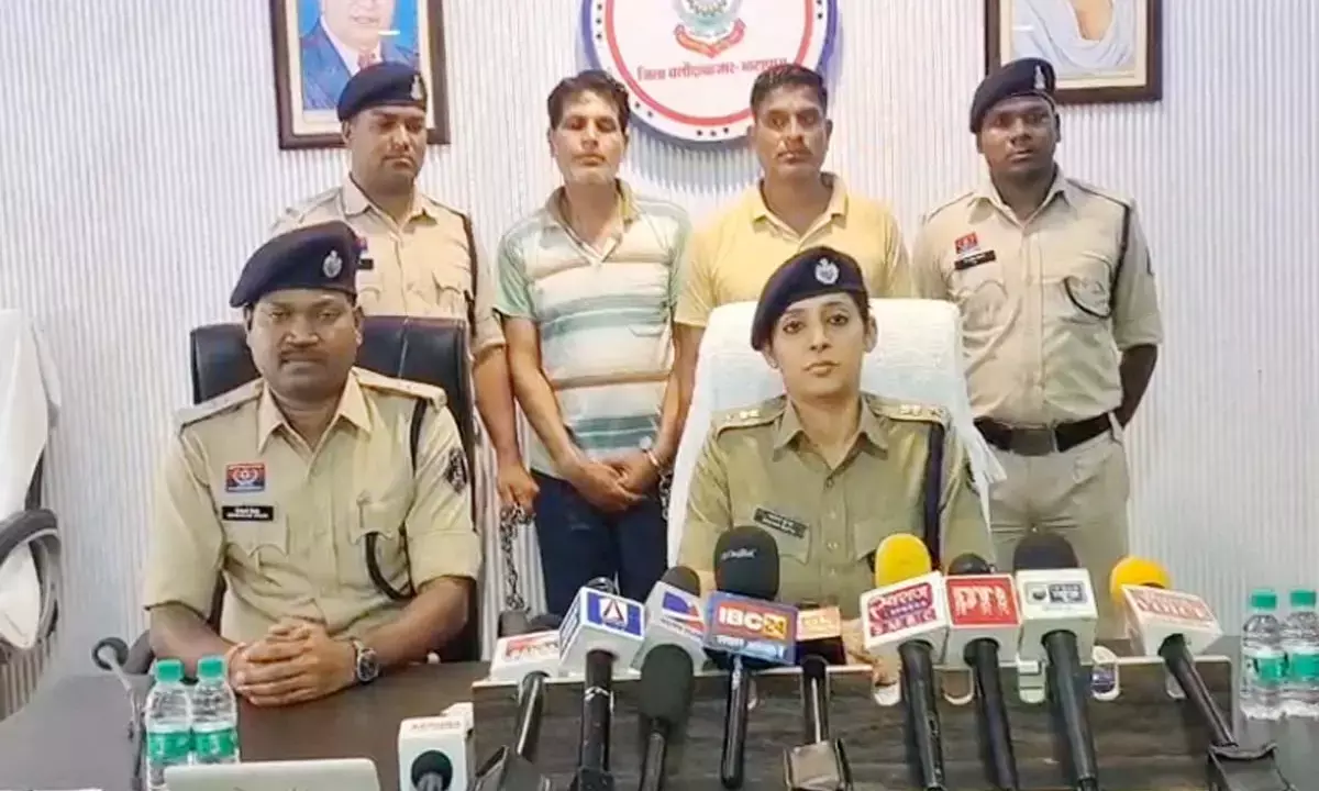 Two accused of fraud arrested by police Two accused of fraud arrested by police