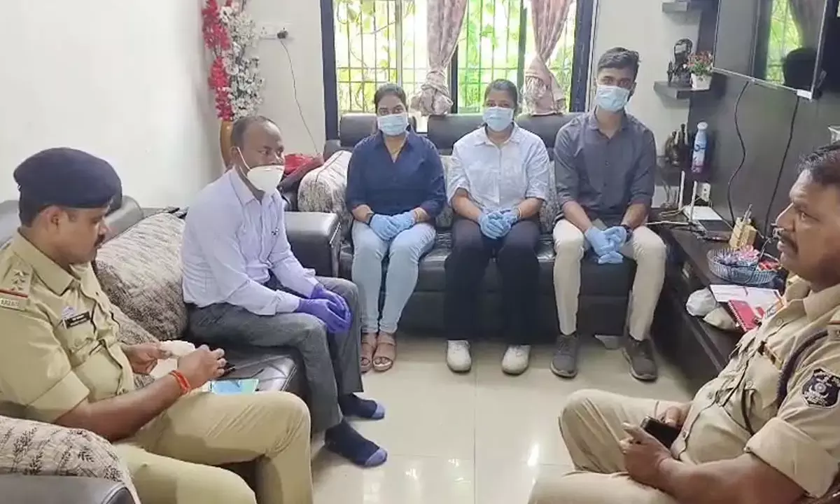 police doing investigation