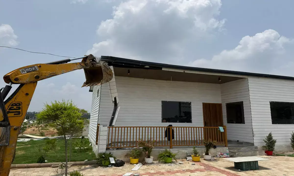 रोहतक में 86 अवैध कॉलोनियां प्रशासन के निशाने पर, गांव बालंद में दो एकड़ में निर्माण को तोड़ा