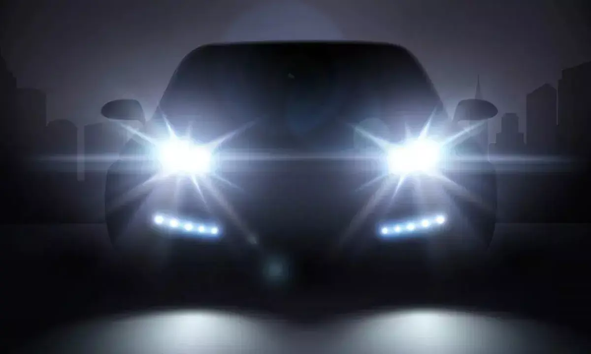 हैजर्ड लाइट का क्या है मकसद? जानें ड्राइविंग के समय कब करना चाहिए उपयोग